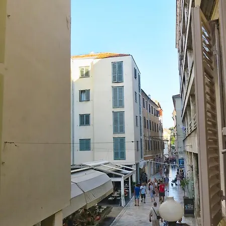 Lanterna & Πανσιόν