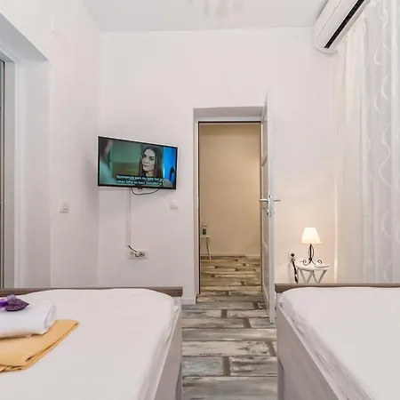 Πανσιόν Lanterna & Ζαντάρ
