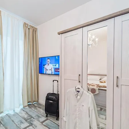 Lanterna & Πανσιόν 3*