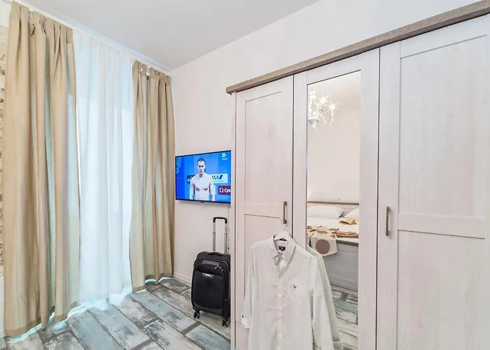 Lanterna & Gostinjska kuća 3*